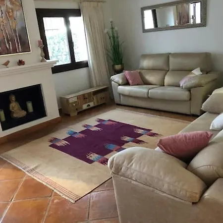 Σπίτι διακοπών Stylish Casares, 3 Bedrooms Large Patio, Pool Casares
